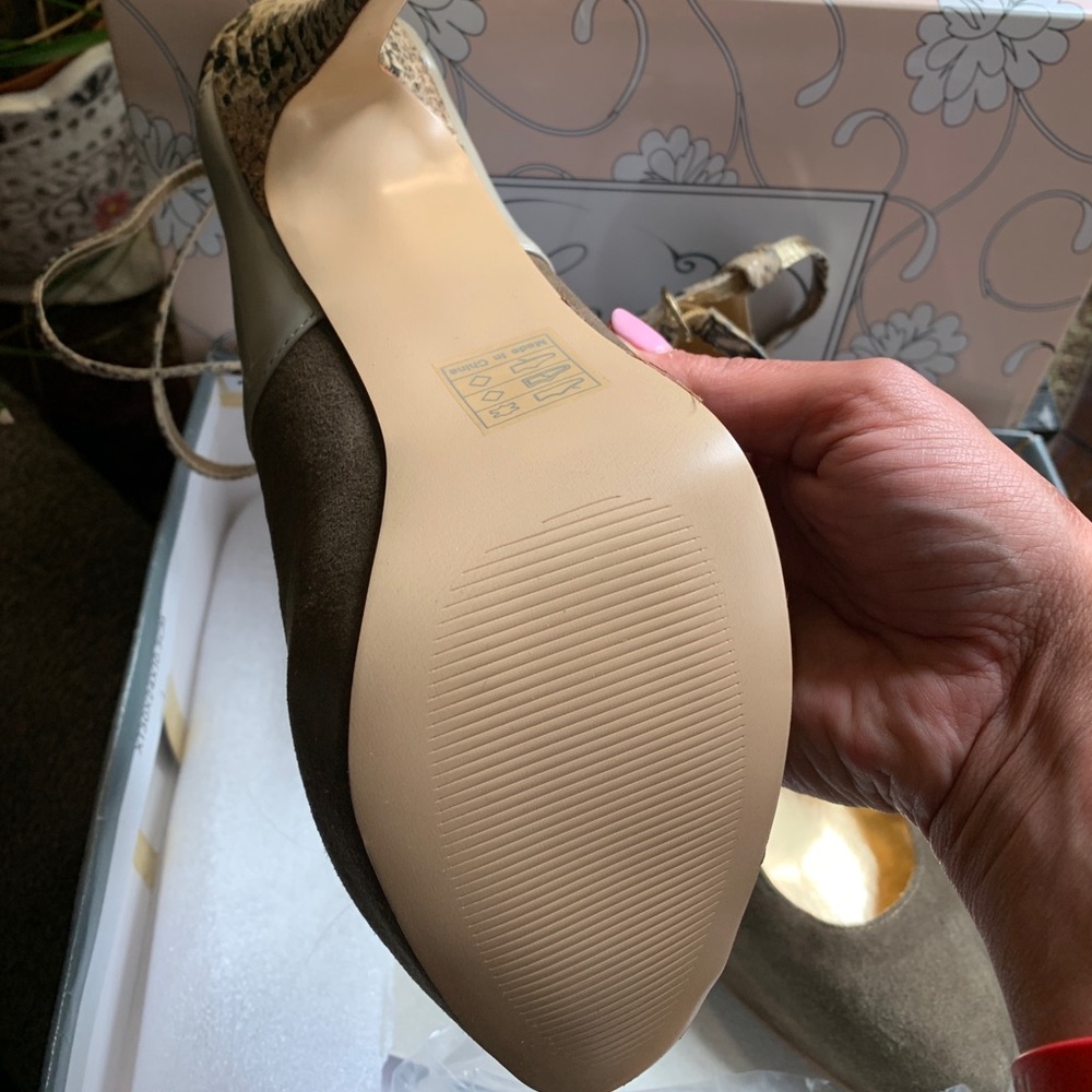 Nib Envy High Heels ( Double Platform) Closed Toes - image 7